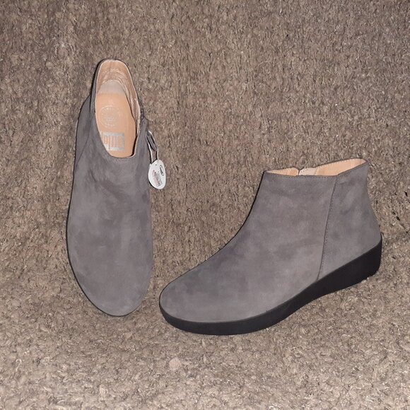 FITFLOP-Sumi-Steel Gray Suede Booties-Left Boot-7-Right Boot 6.5-New/Tag-No Box - Picture 1 of 9